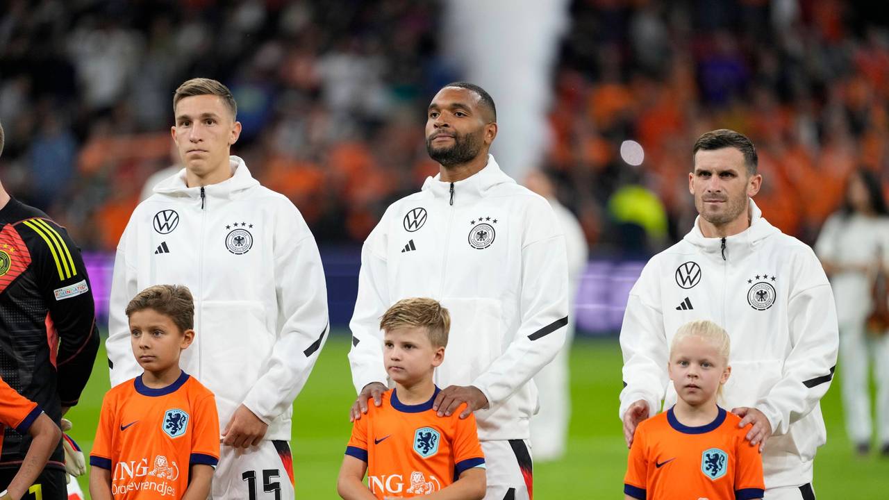 Nico Schlotterbeck, Jonathan Tah und Pascal Groß vor dem Länderspiel zwischen Deutschland und der Niederlande.