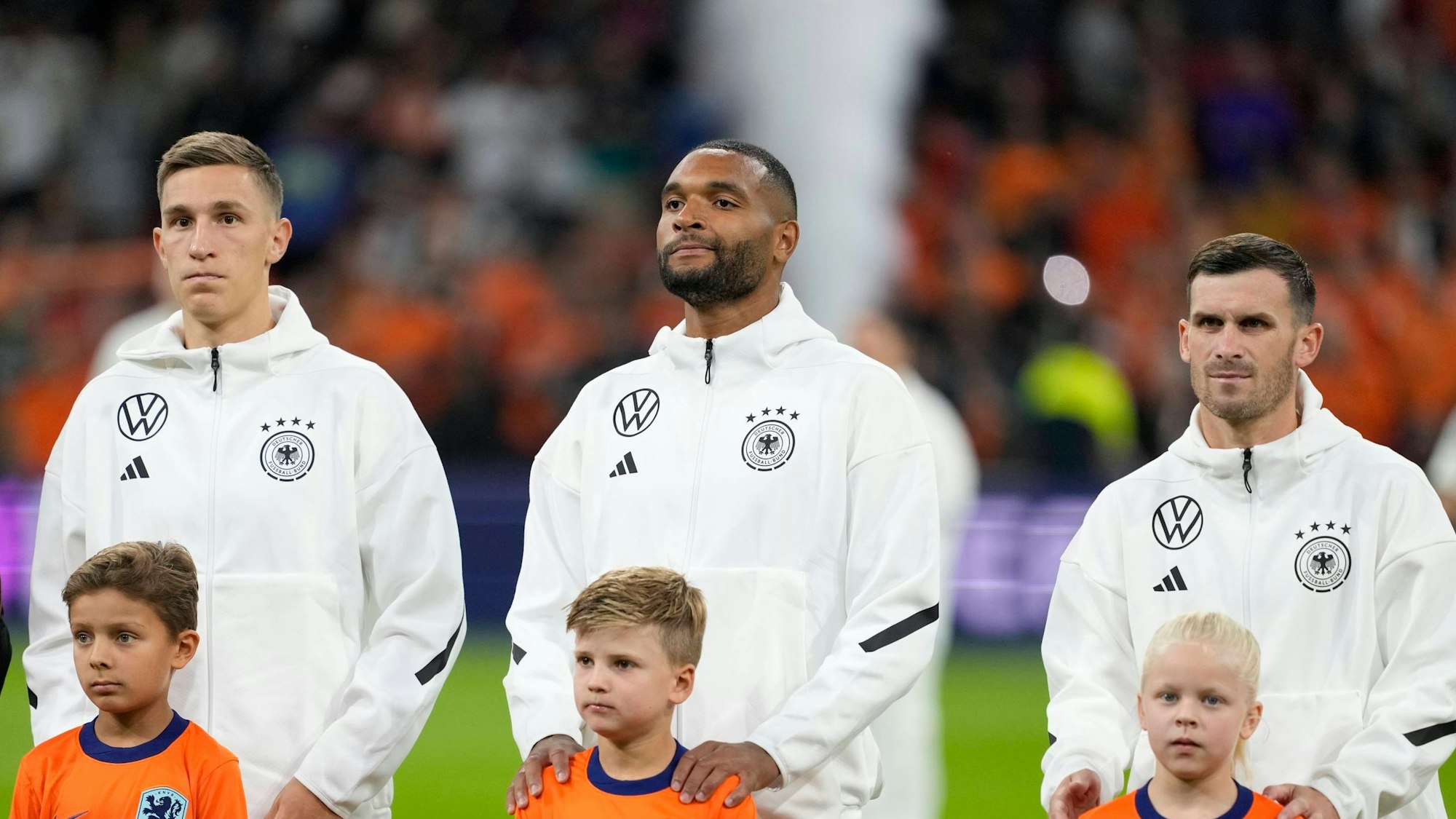 Nico Schlotterbeck, Jonathan Tah und Pascal Groß vor dem Länderspiel zwischen Deutschland und der Niederlande.