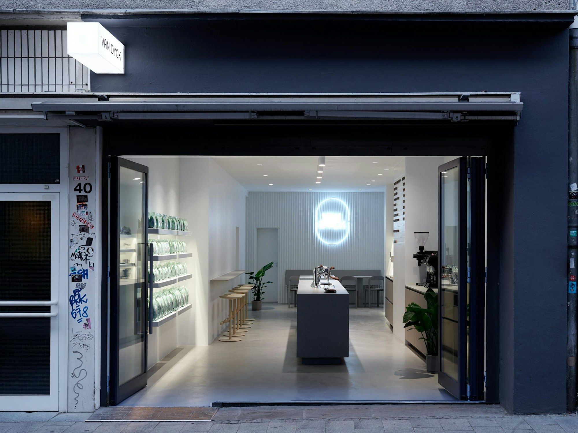 Das Café von Van Dyck in der Kölner Südstadt.