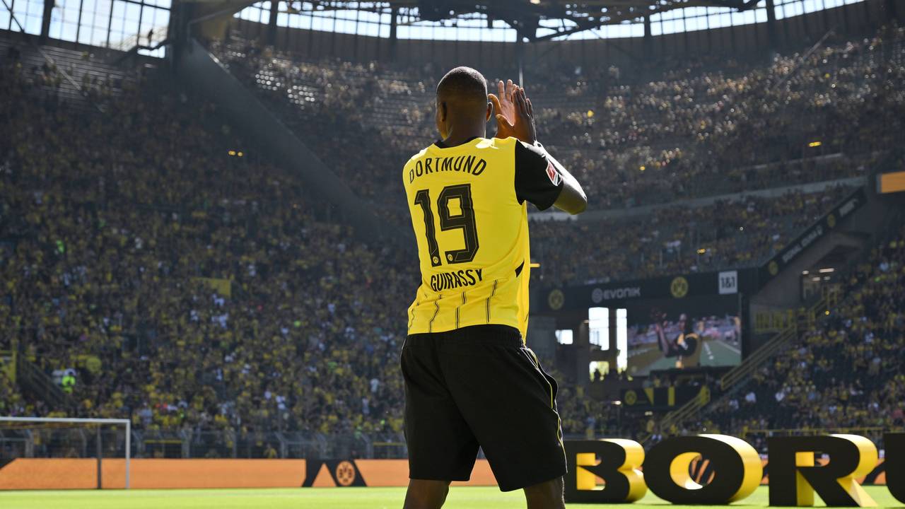 Serhou Guirassy von Borussia Dortmund wird im Stadion vorgestellt.
