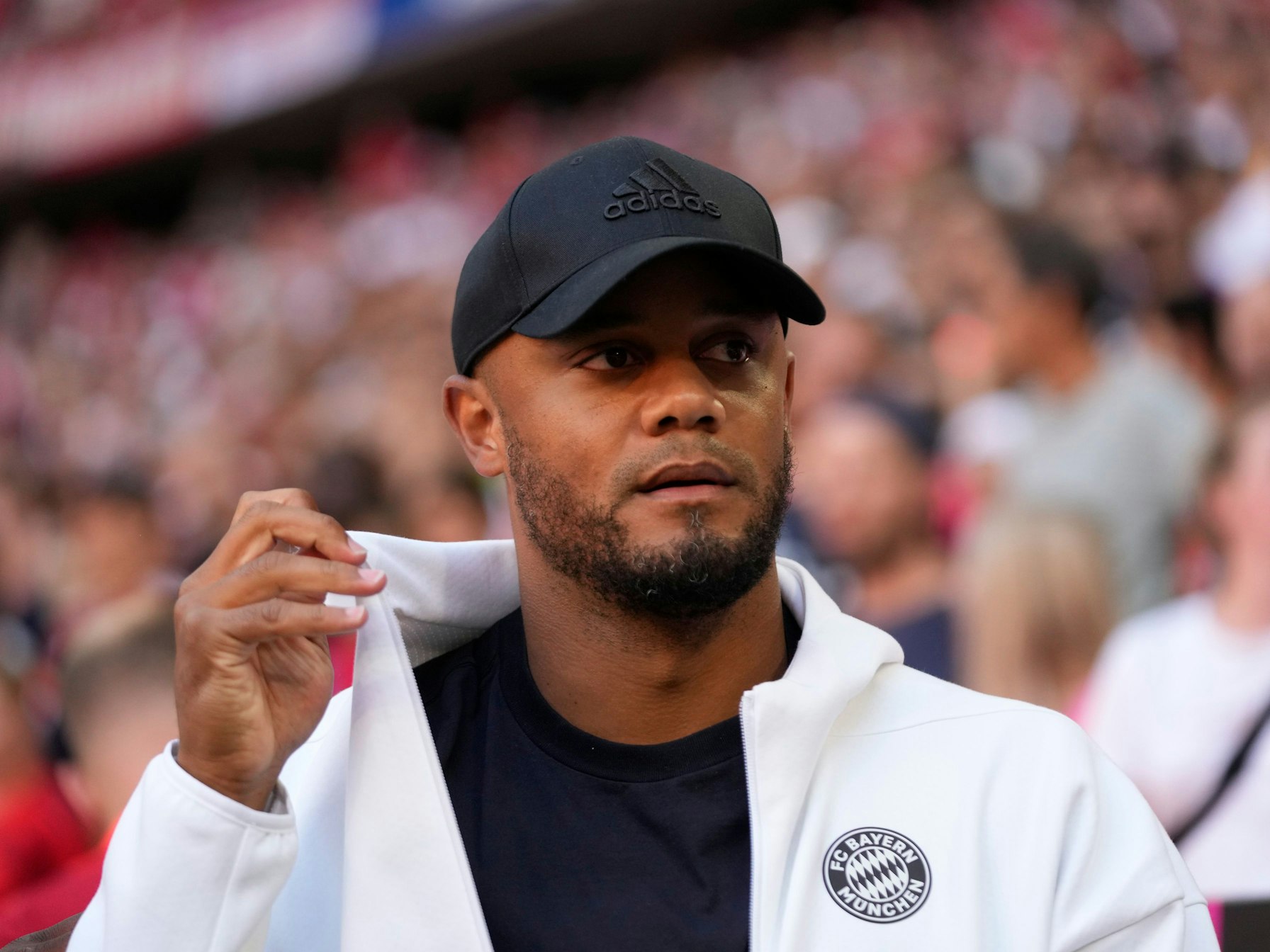 Vincent Kompany in Bayern-Jacke.