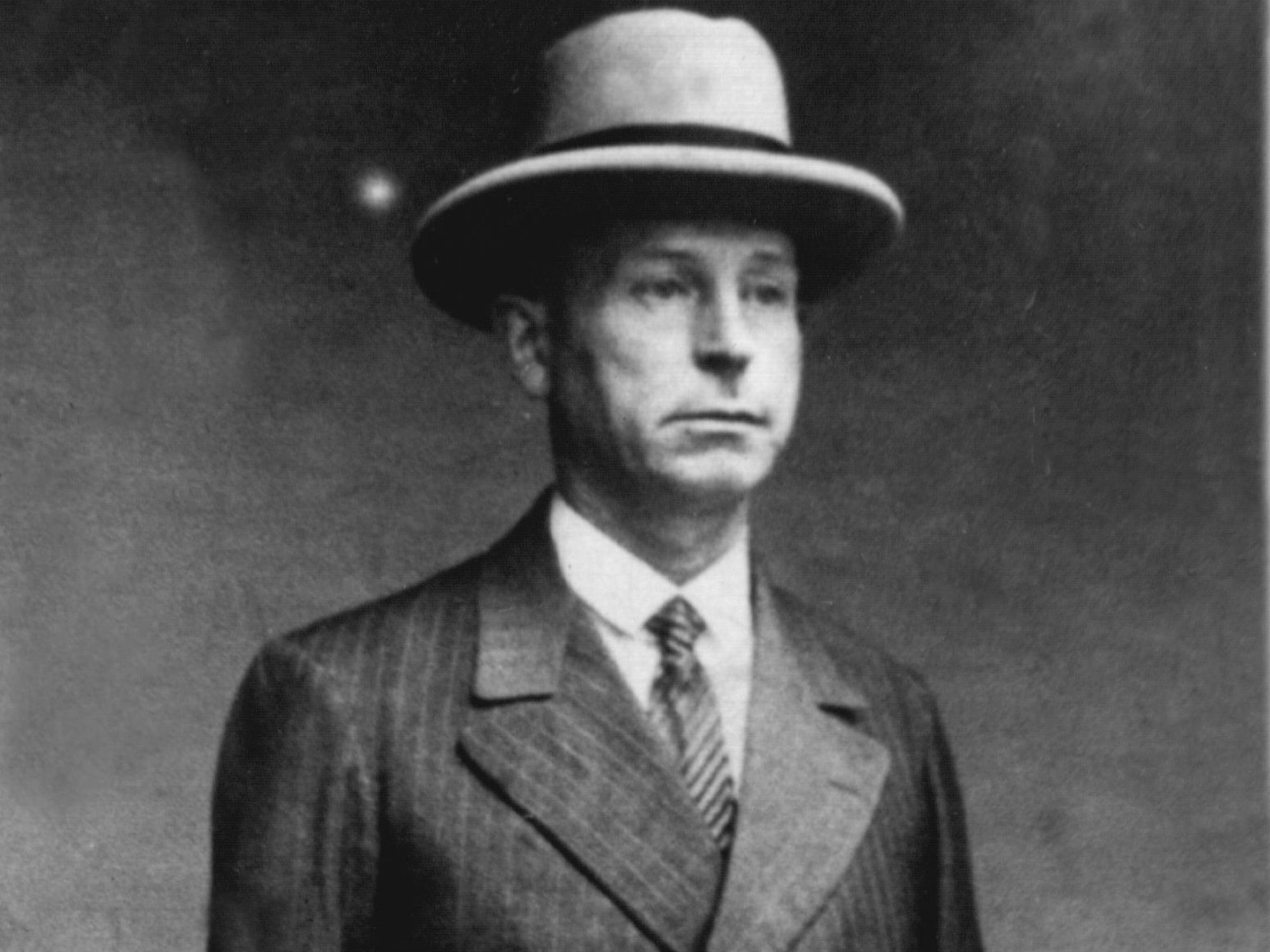 Polizeifoto des Düsseldorfer Massenmörders Peter Kürten.