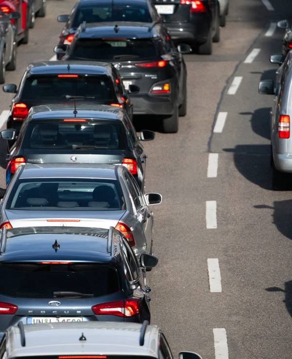 Stuttgart: Autos stehen im Stau.