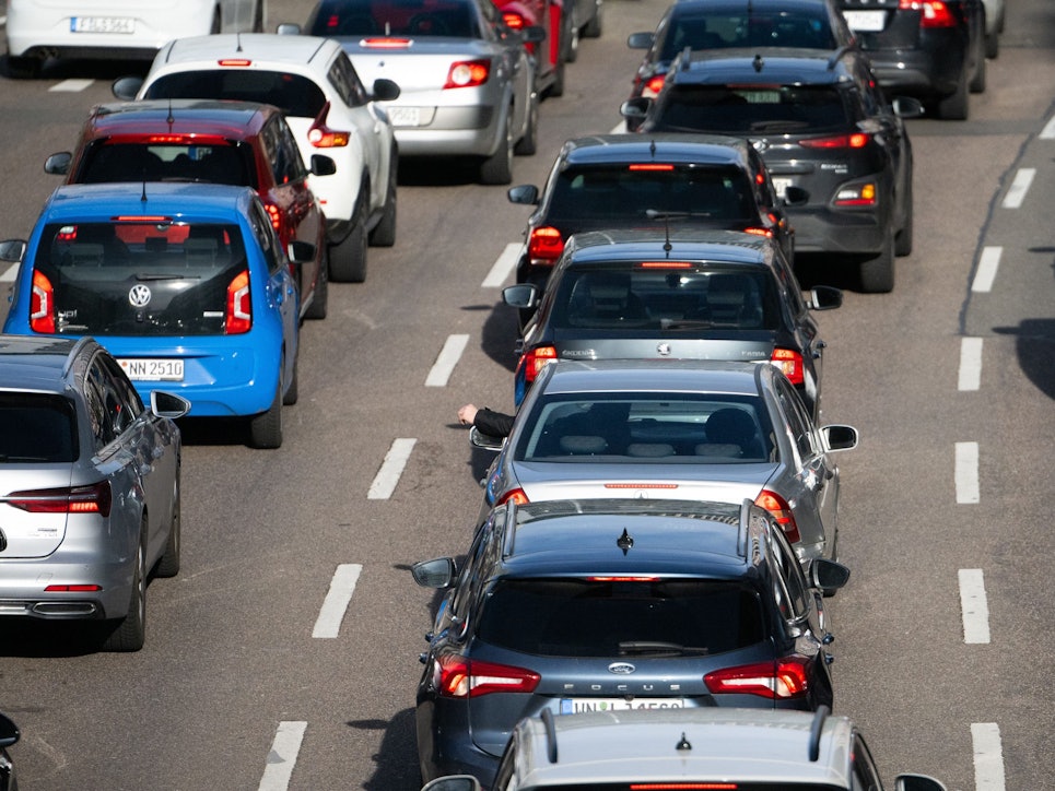 Stuttgart: Autos stehen im Stau.