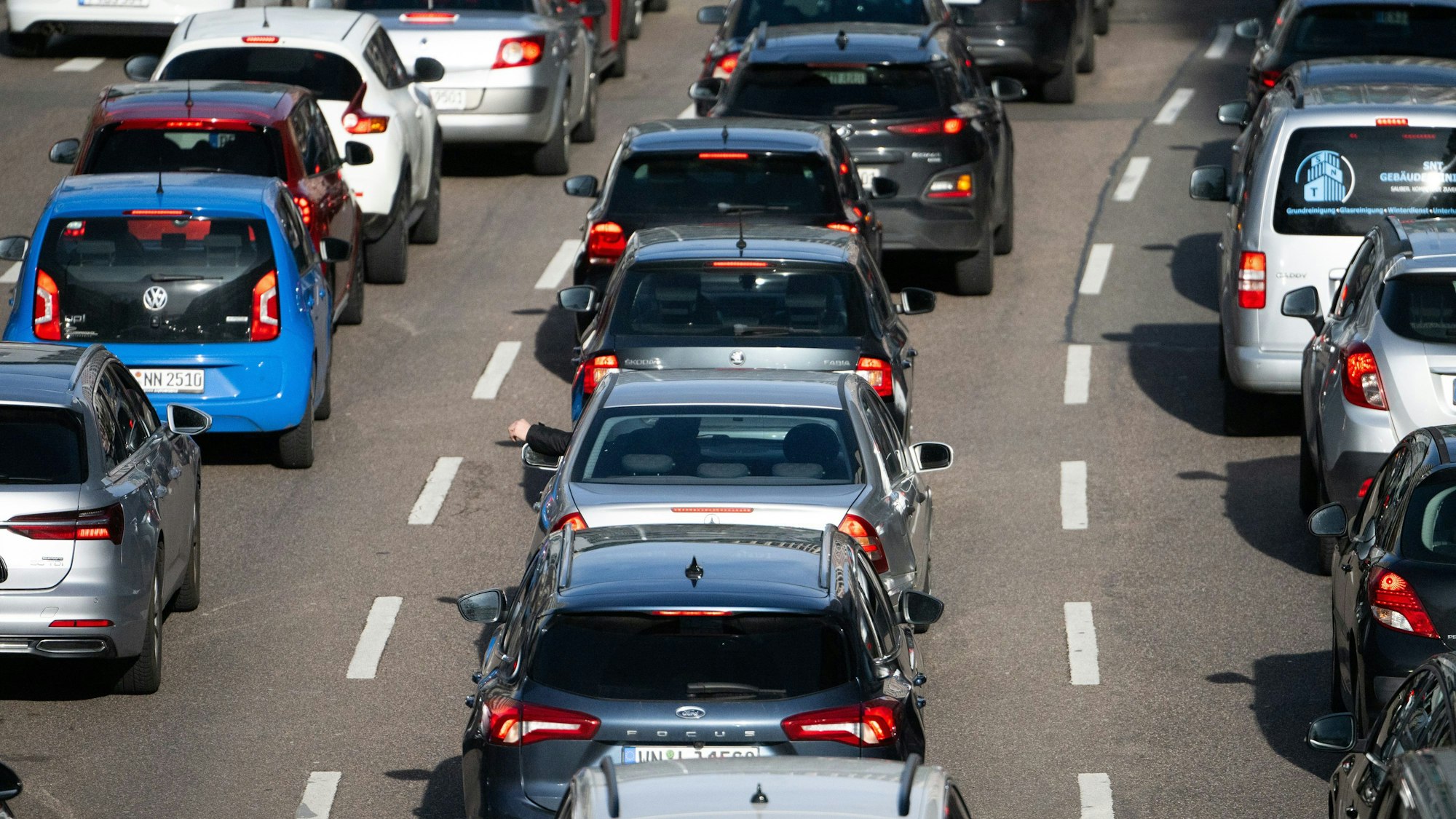 Stuttgart: Autos stehen im Stau.