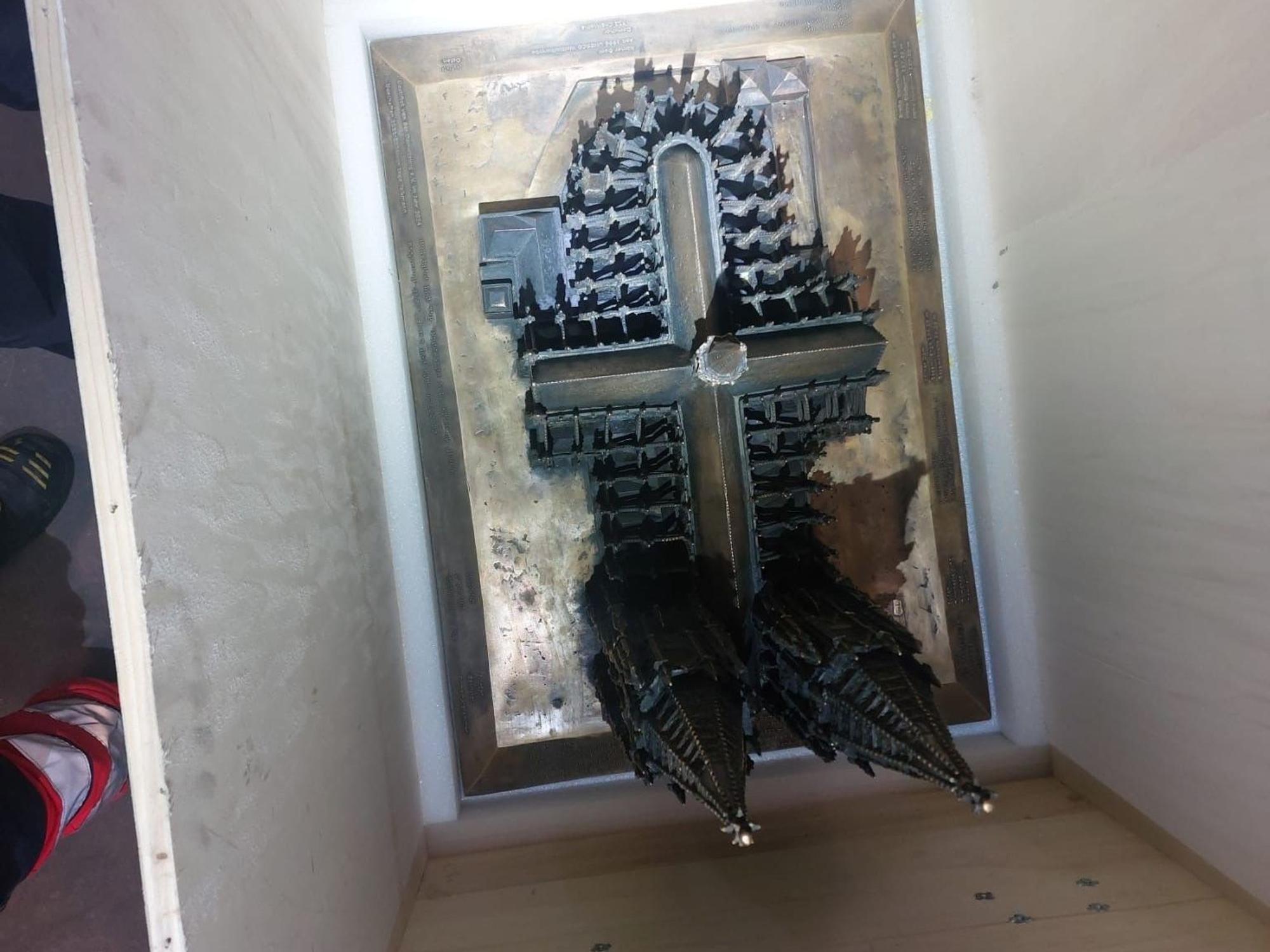 Der Kölner Dom aus Bronze zum Tasten