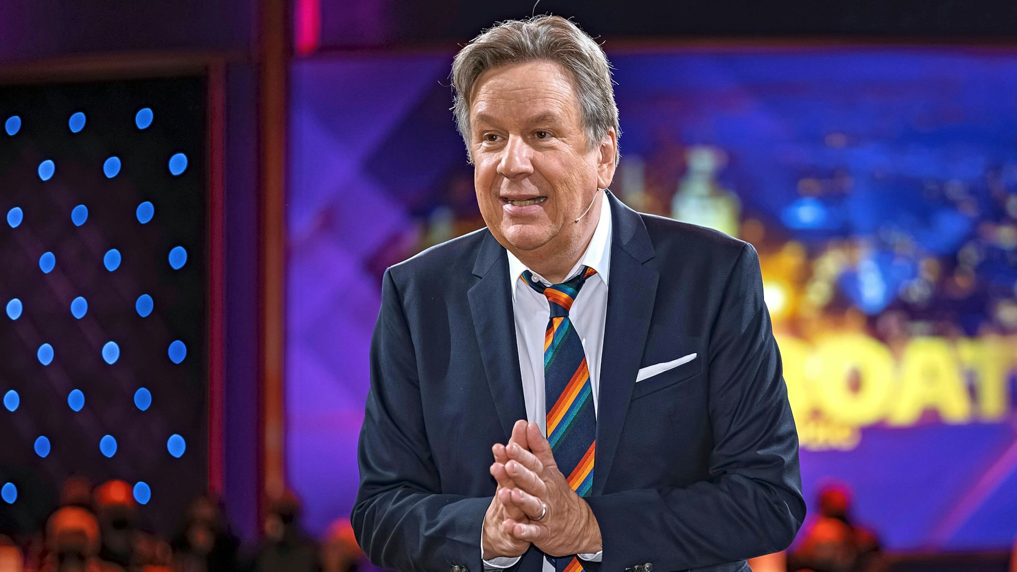 Jörg Kachelmann moderiert im Fernsehen.