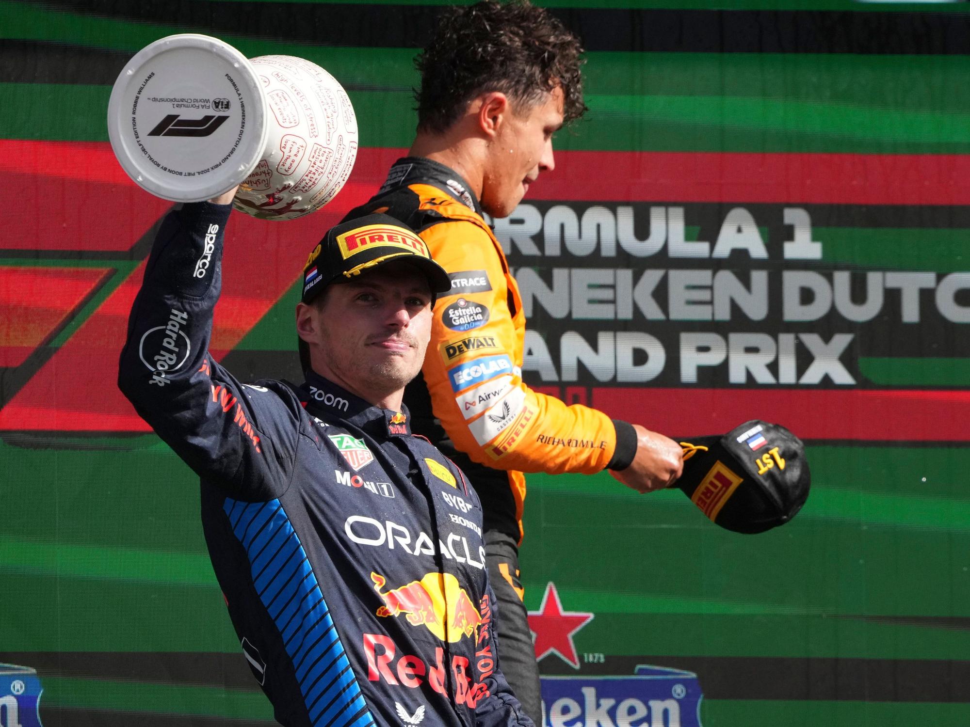 Max Verstappen und Lando Norris am 25. August 2024 auf dem Podium nach dem Grand Prix in der Niederlande.