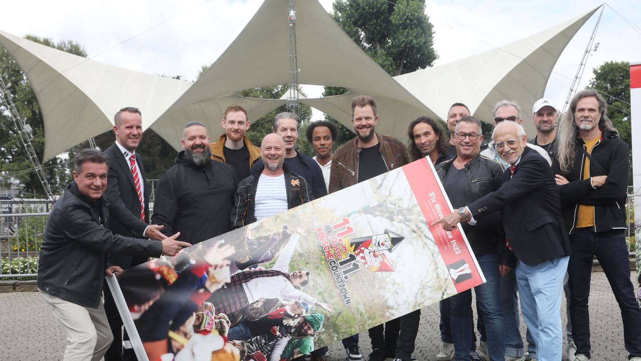 Der „Kölsche Countdown“ am Tanzbrunnen mit der „Grossen von 1823“.