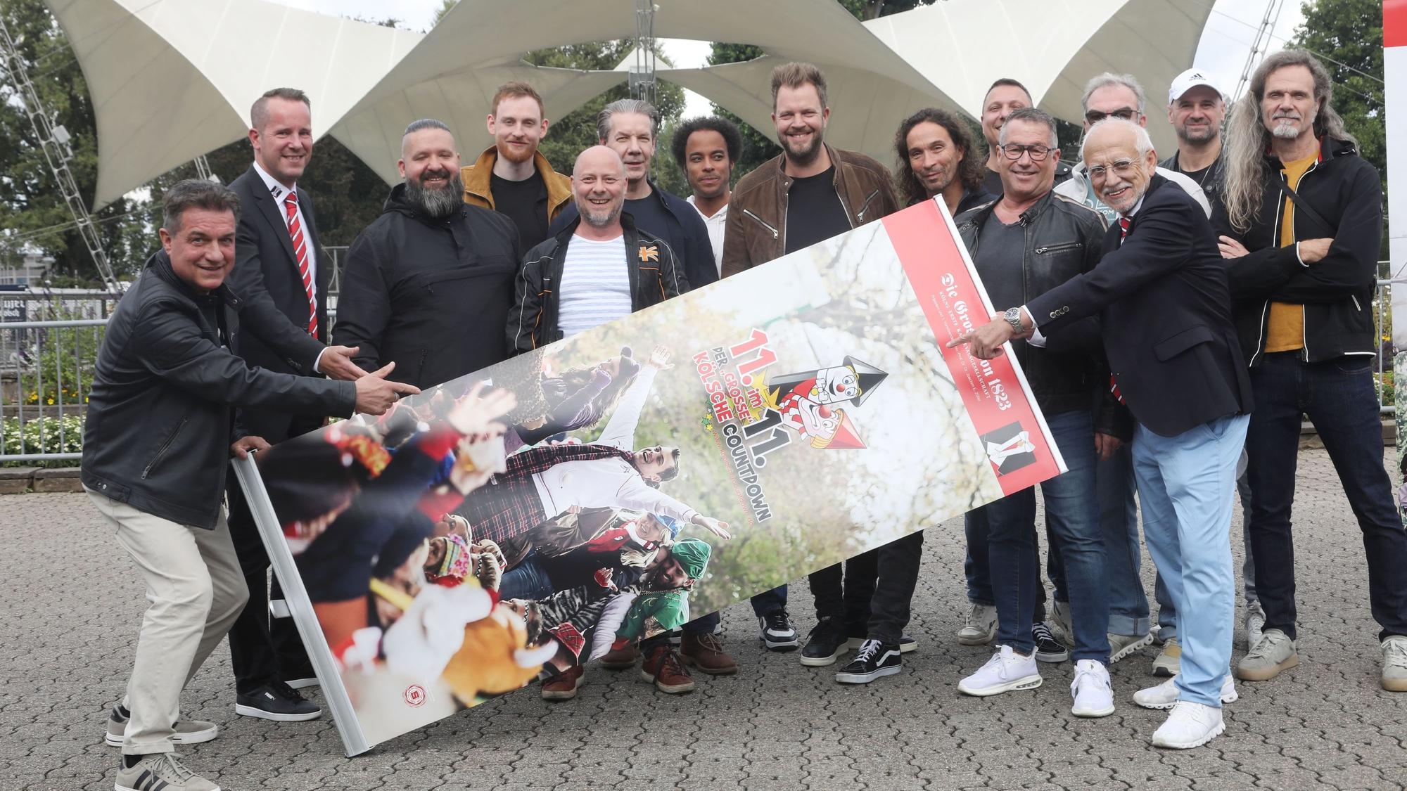 Der „Kölsche Countdown“ am Tanzbrunnen mit der „Grossen von 1823“.