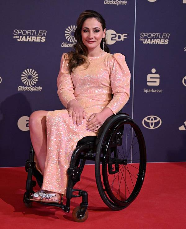 Die frühere Radsportlerin Kristina Vogel bei einer Gala auf dem roten Teppich.