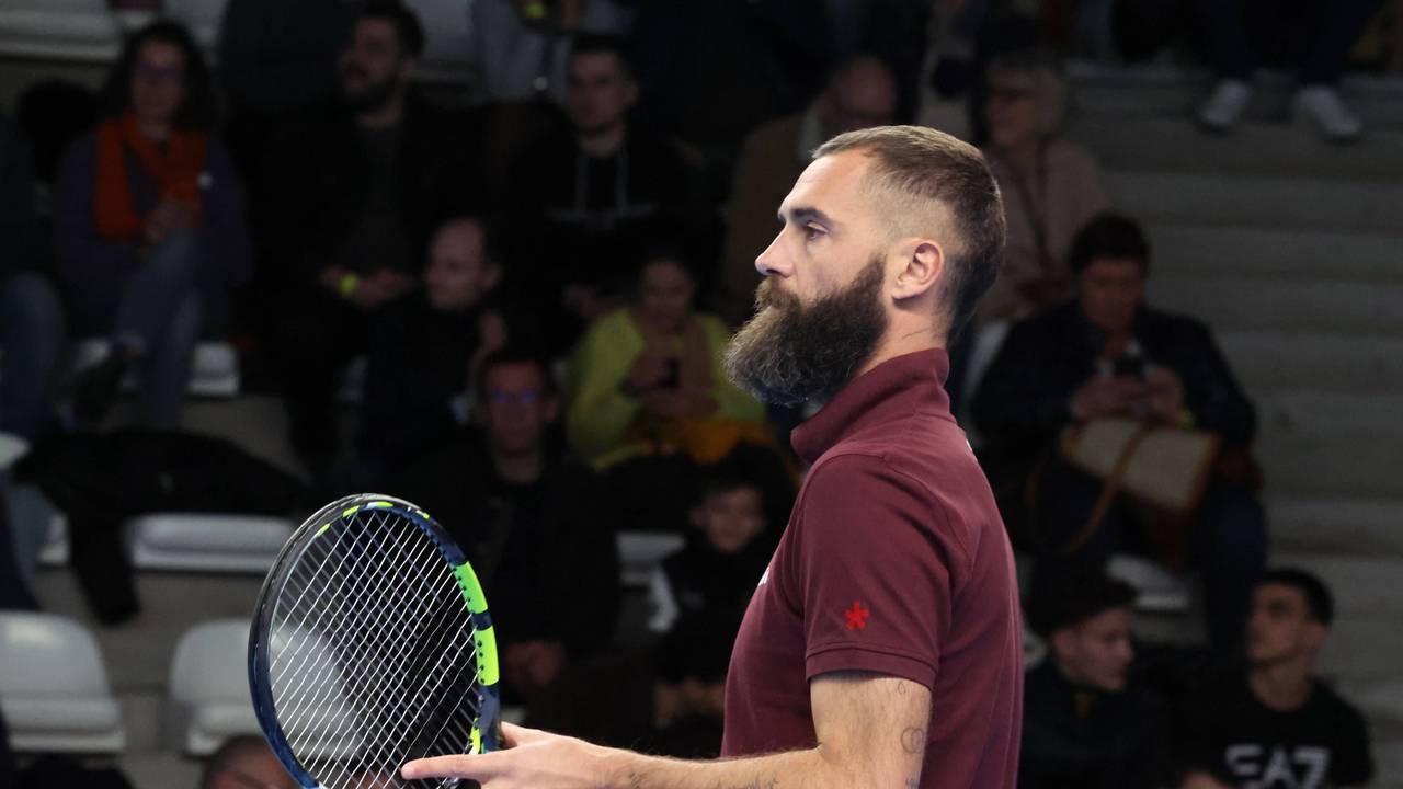 Benoit Paire mit dem Schläger in der Hand.