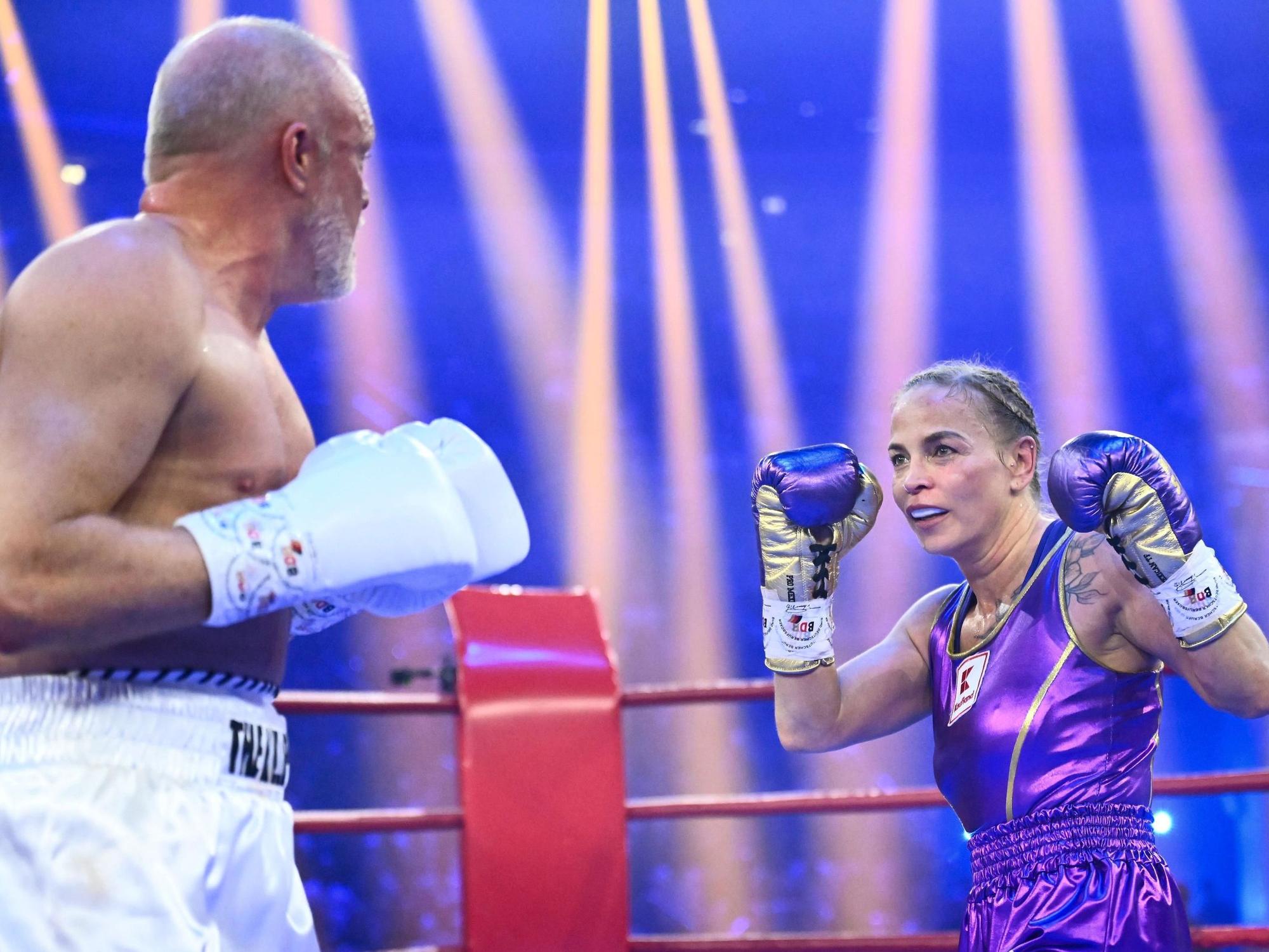 Entertainer Stefan Raab hat am 14. September 2024 zum dritten Mal eine Niederlage im Boxring gegen Halmich kassiert, wie schon 2001 und 2007.