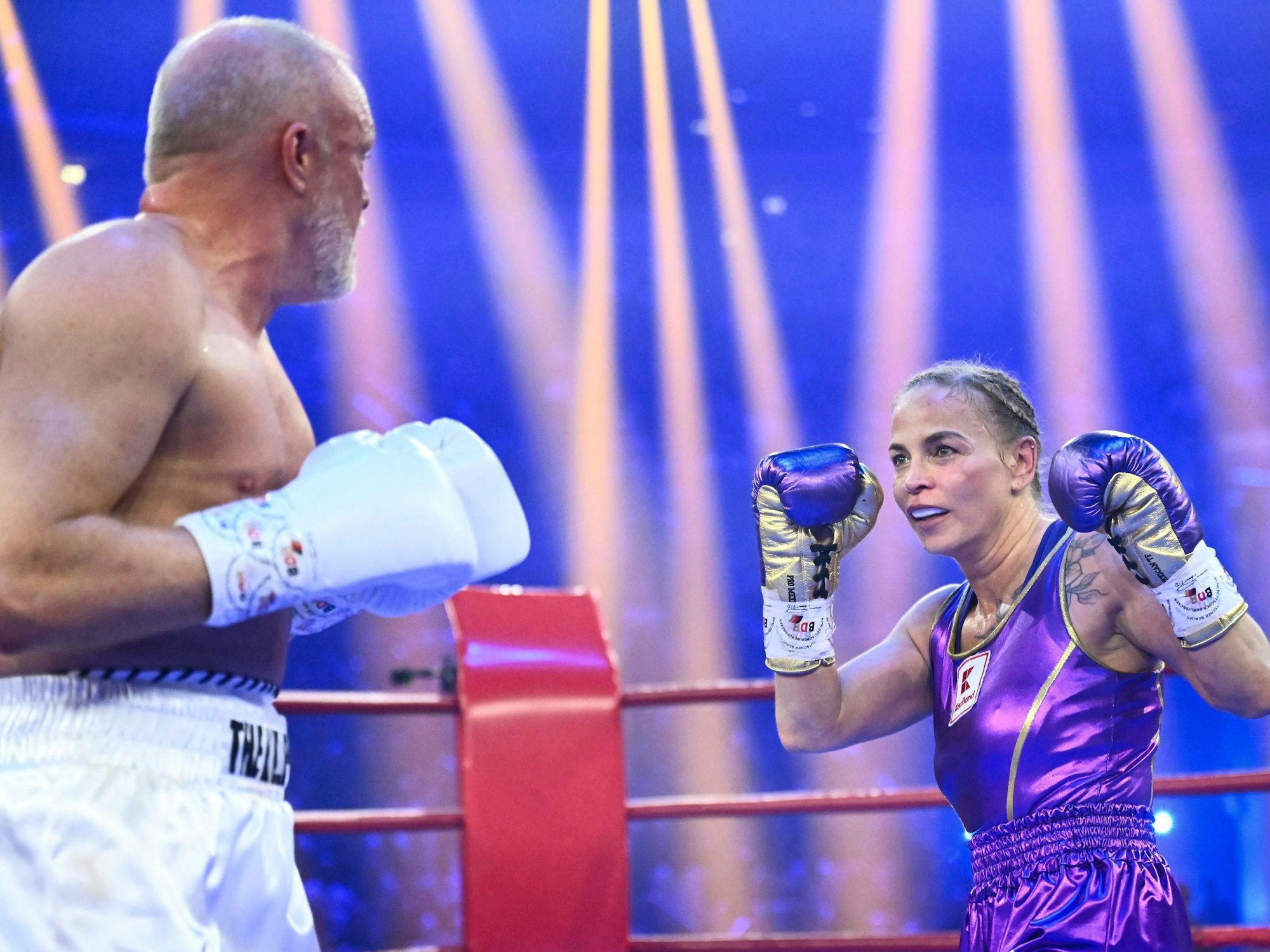 Entertainer Stefan Raab hat am 14. September 2024 zum dritten Mal eine Niederlage im Boxring gegen Halmich kassiert, wie schon 2001 und 2007.