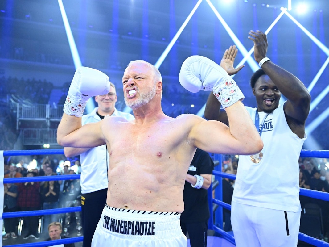 Stefan Raab lässt sich feiern – Boxkampf gegen Regina Halmich am 14. September 2024.