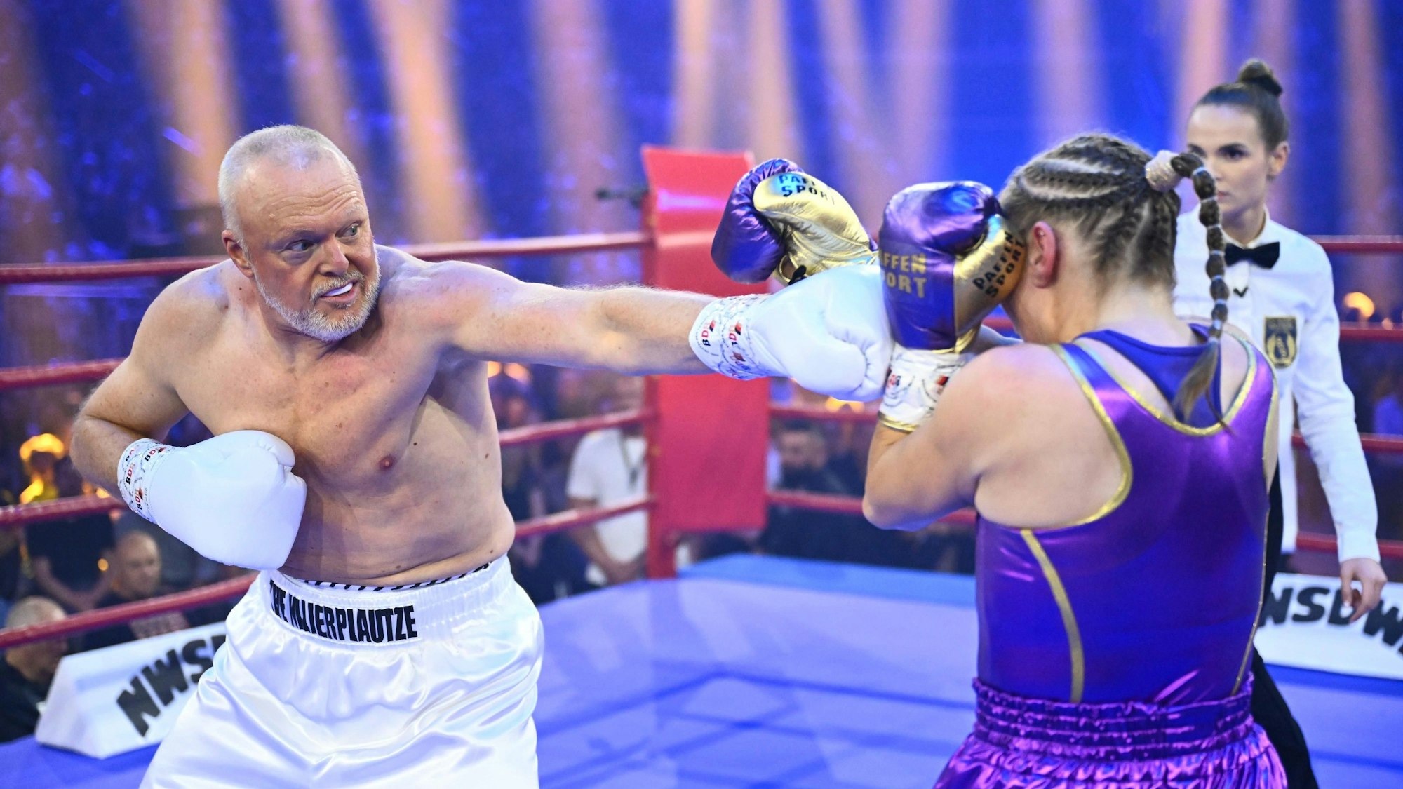 Entertainer Stefan Raab boxt gegen Boxweltmeisterin Regina Halmich: Eine Nachricht von TV-Legende Thomas Gottschalk sorgt für Fragezeichen.