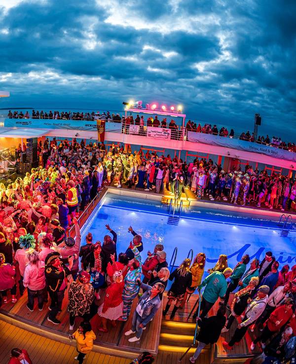 Jeckliner 4, Blick auf das Pooldeck.