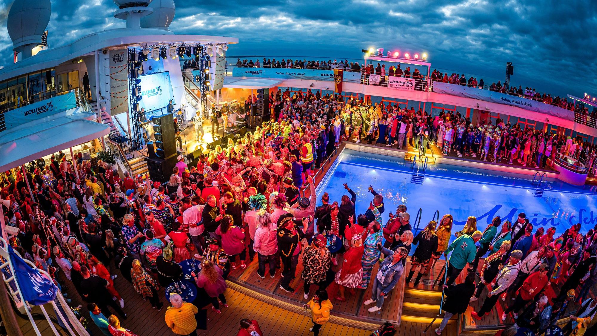 Jeckliner 4, Blick auf das Pooldeck.