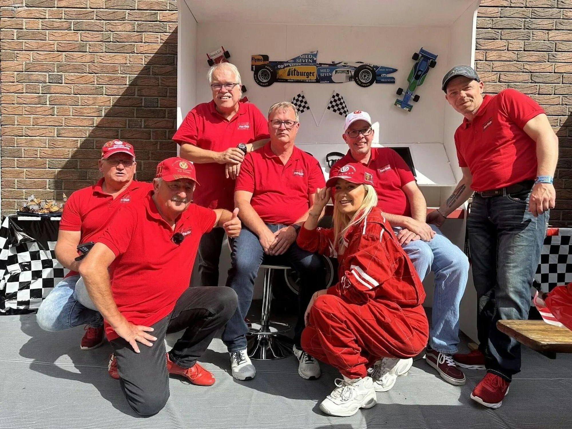 Schumi-Fanclub zusammen mit Janine Kunze.