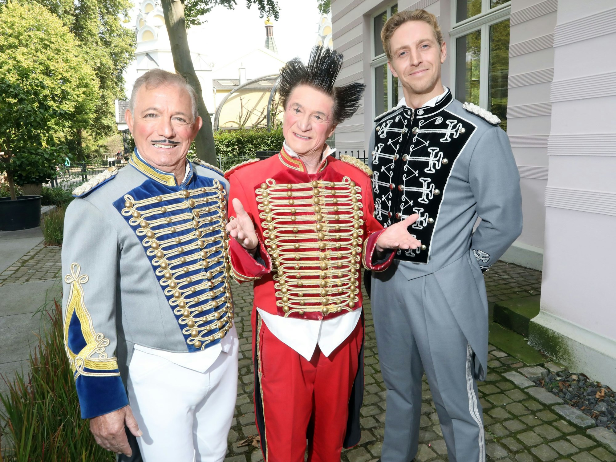 Daris, Gianni und Sohn Nico Fumagalli schauen in die Kamera.
