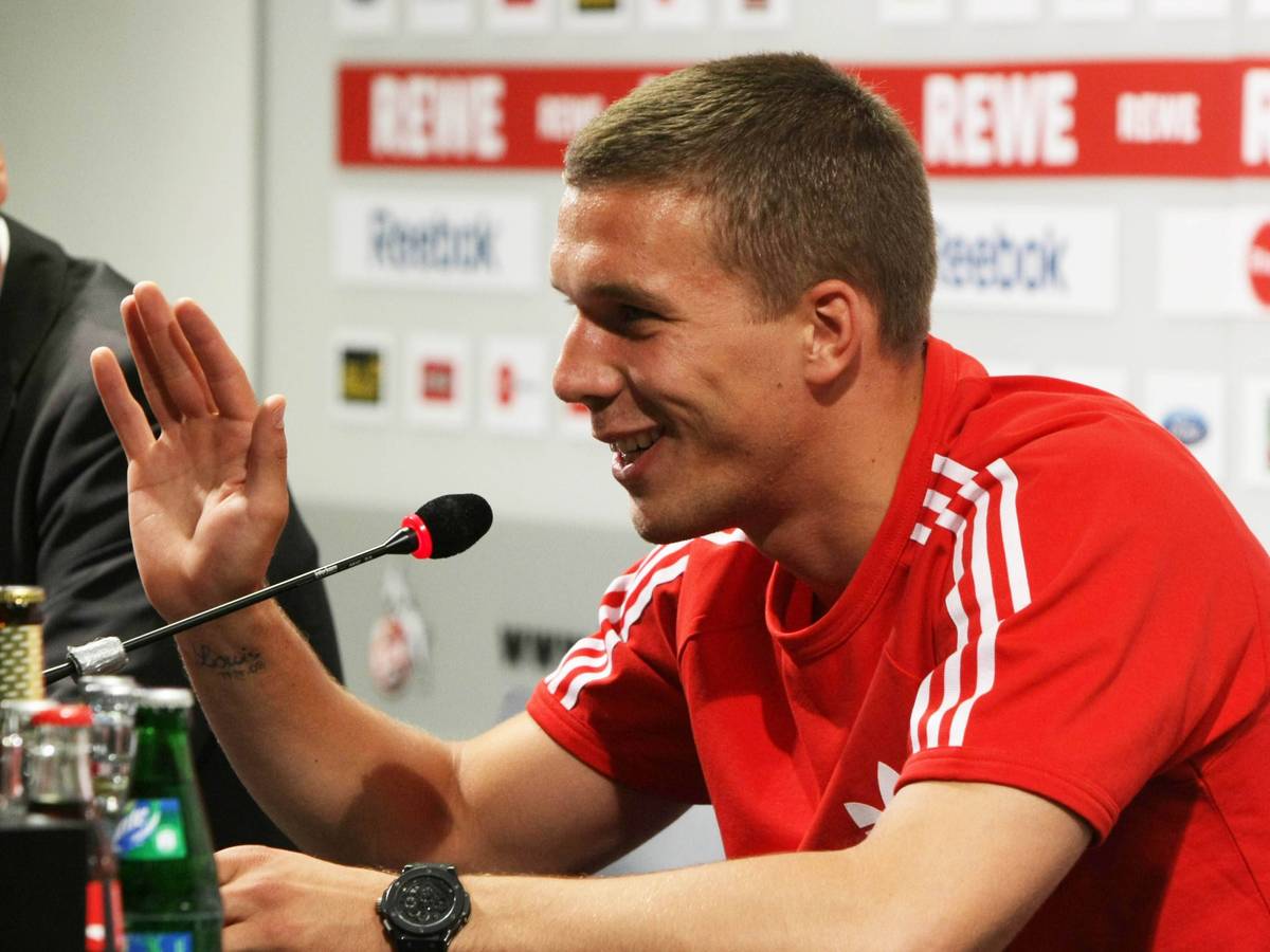 Lukas Podolski bei einer PK nach seiner Rückkehr zum 1. FC Köln.