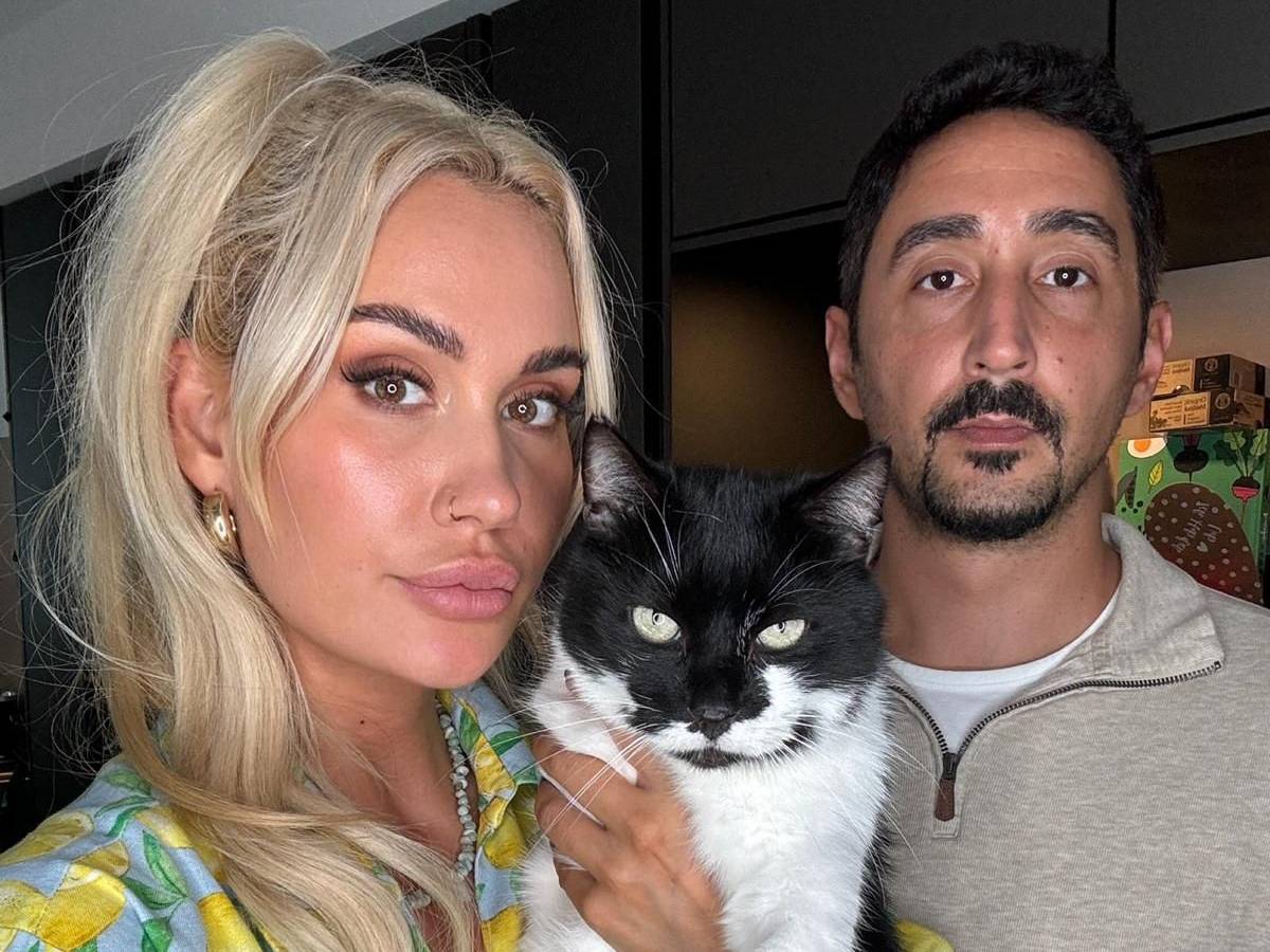 Eko Fresh und Ehefrau Sarah Bora mit Kater Mr. Grey
