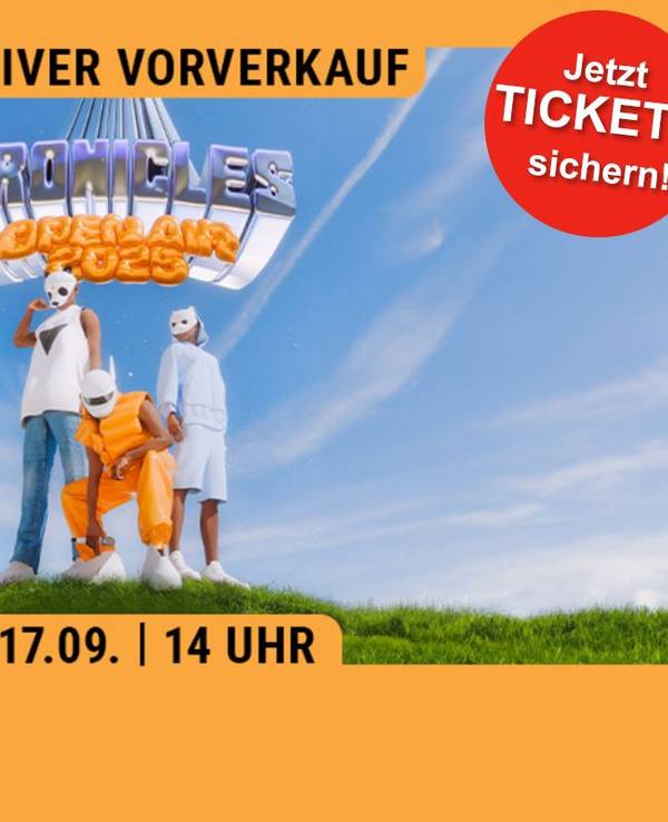 Das Bild zeigt CRO auf einer Wiese mit blauem Himmel. Über CRO ist der Schriftzug CRONICLES OPEN AIR 2025 zu sehen.