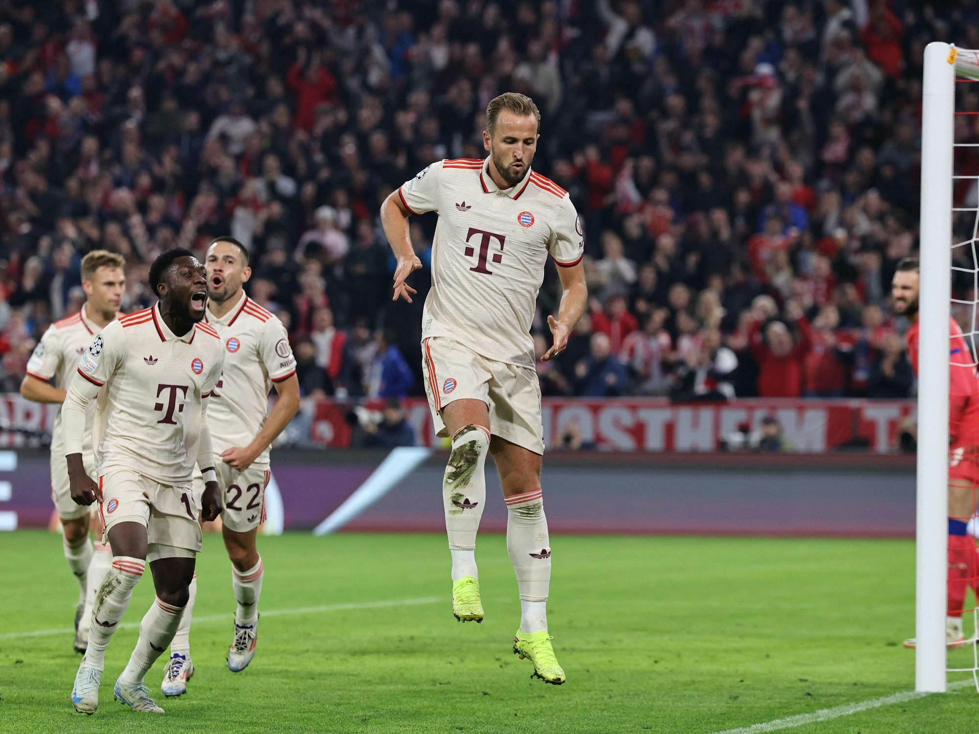 Harry Kane jubelt beim Spiel gegen Zagreb.