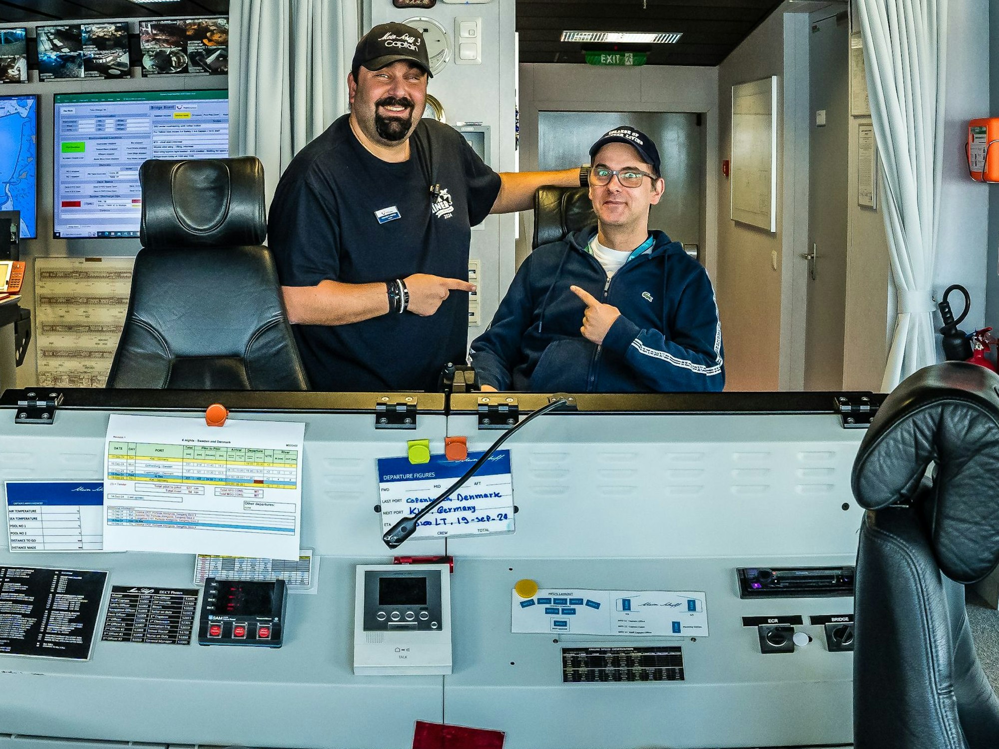 Marc Metzger auf der Brücke des Jeckliners.