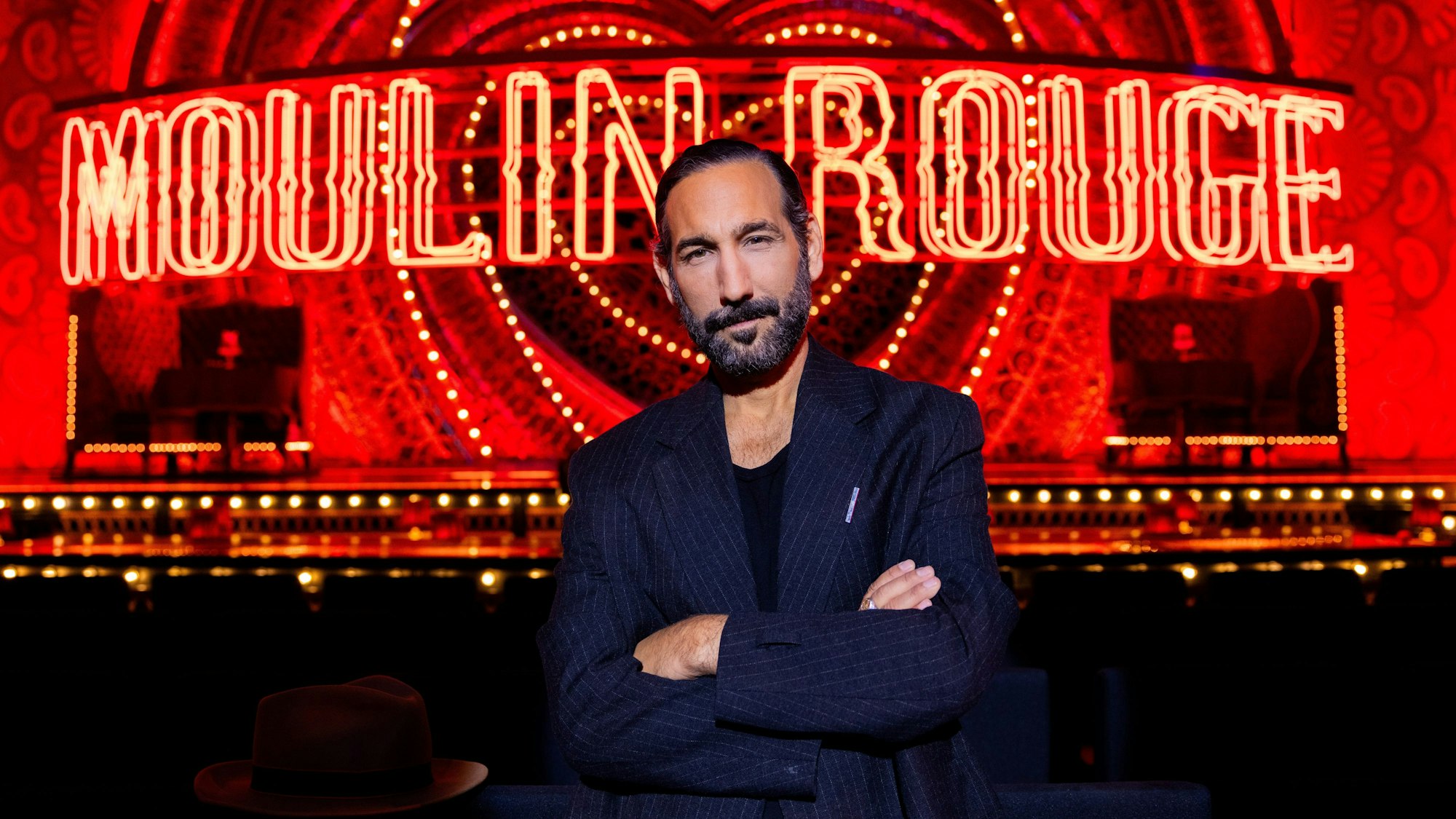 Massimo Sinató wird Darsteller bei „Moulin Rouge“.