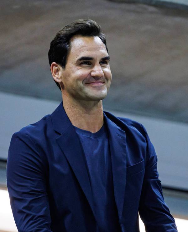 Roger Federer schaut sich das US-Open-Finale der Frauen an.