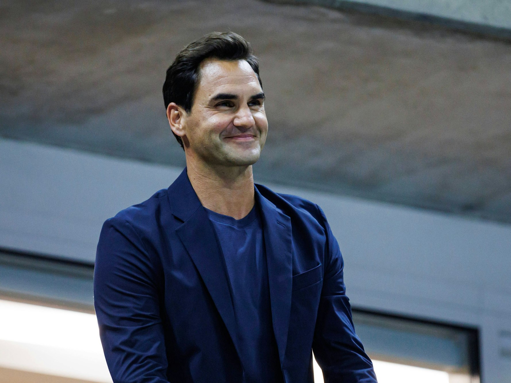 Roger Federer schaut sich das US-Open-Finale der Frauen an.