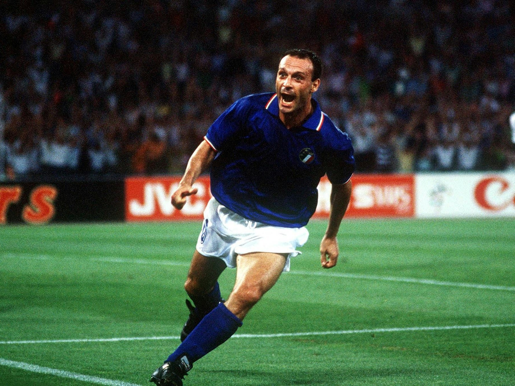 Salvatore ‚Toto‘ Schillaci jubelt am 30. Juni 1990 bei der WM in Italien nach seinem Tor.
