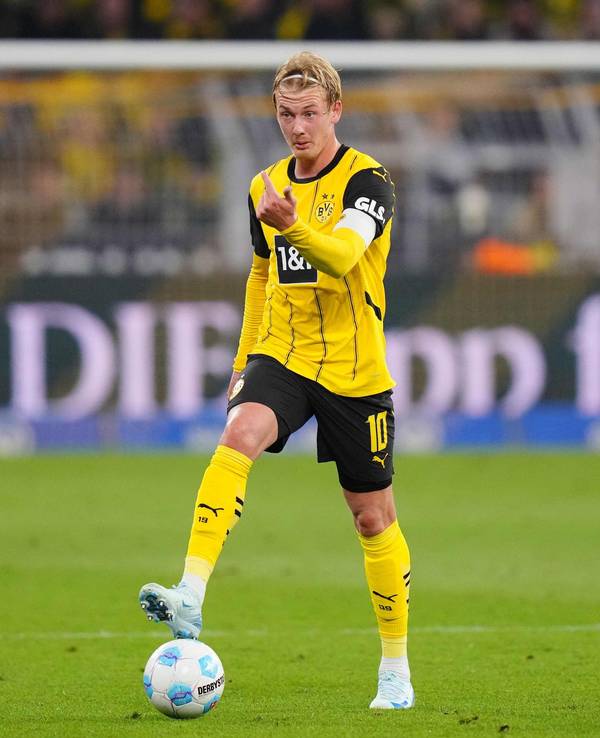 Julian Brandt mit Ball in Aktion.