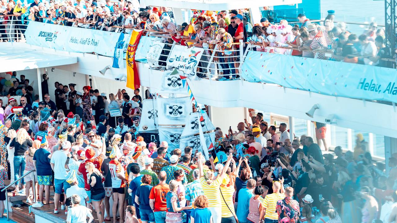 Karnevalsumzug auf dem Jeckliner.