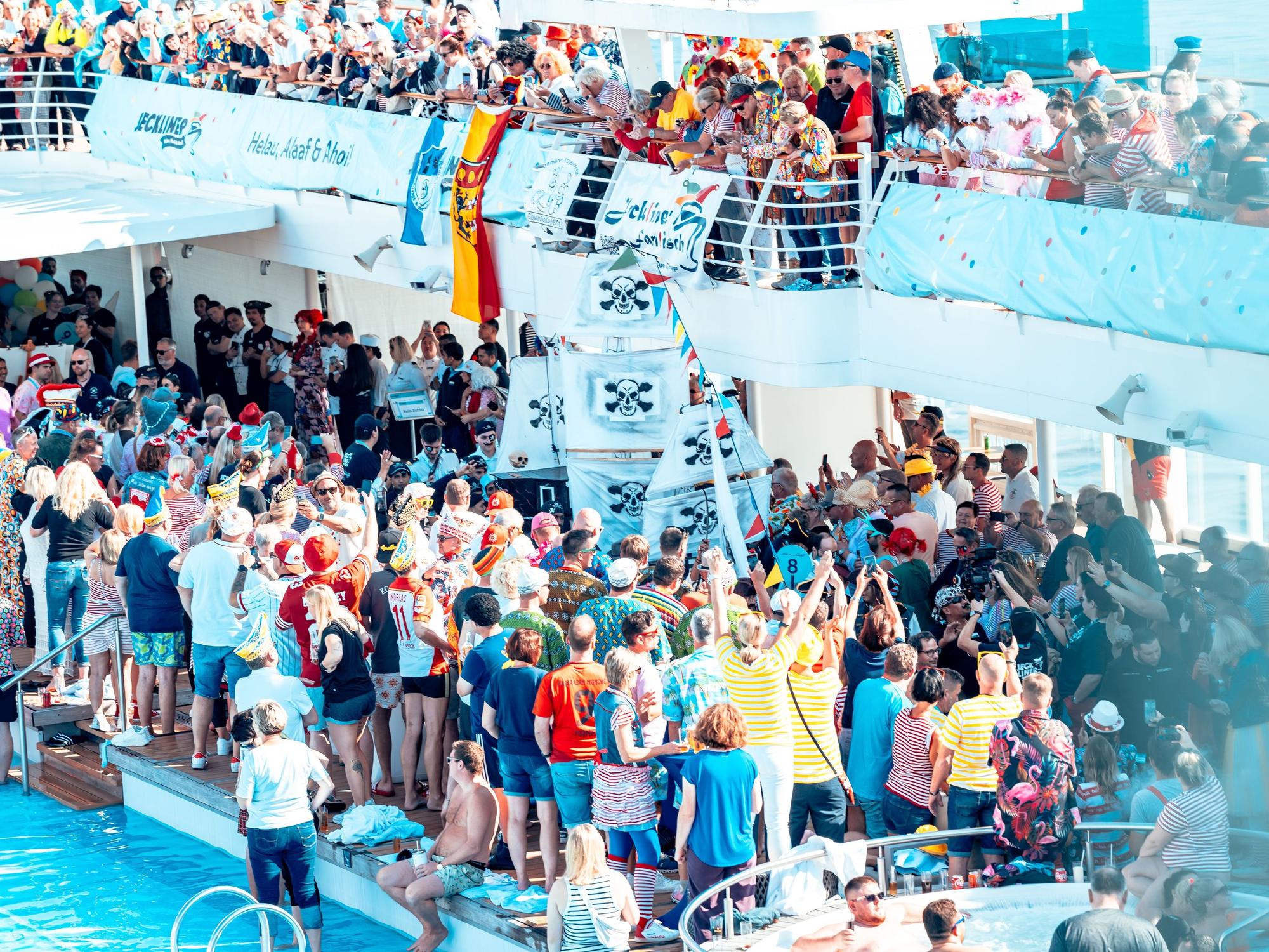 Karnevalsumzug auf dem Jeckliner.