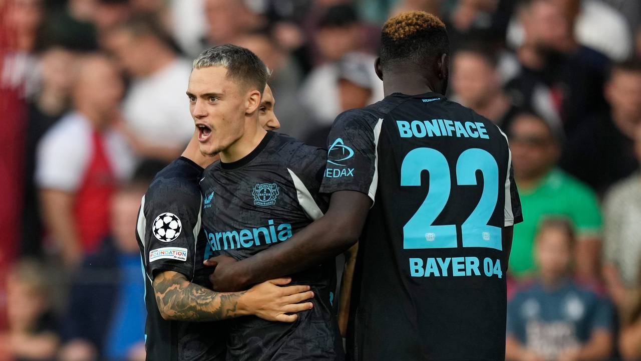 Florian Wirtz jubelt über sein Tor zum 1:0 für Bayern Leverkusen in Rotterdam.