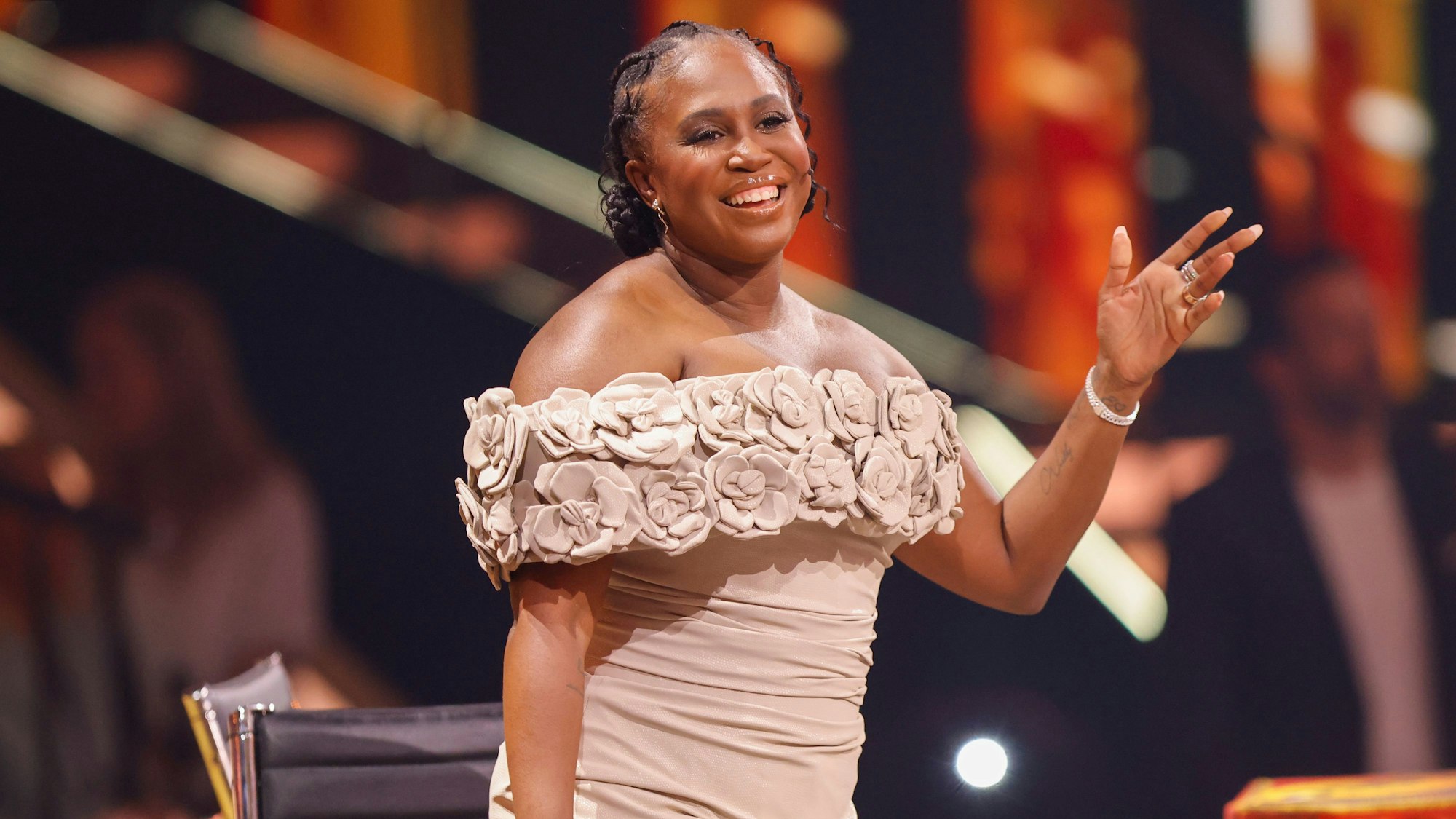 Motsi Mabuse, Jurymitglied, steht in der RTL-Tanzshow „Let's Dance“ im Coloneum.
