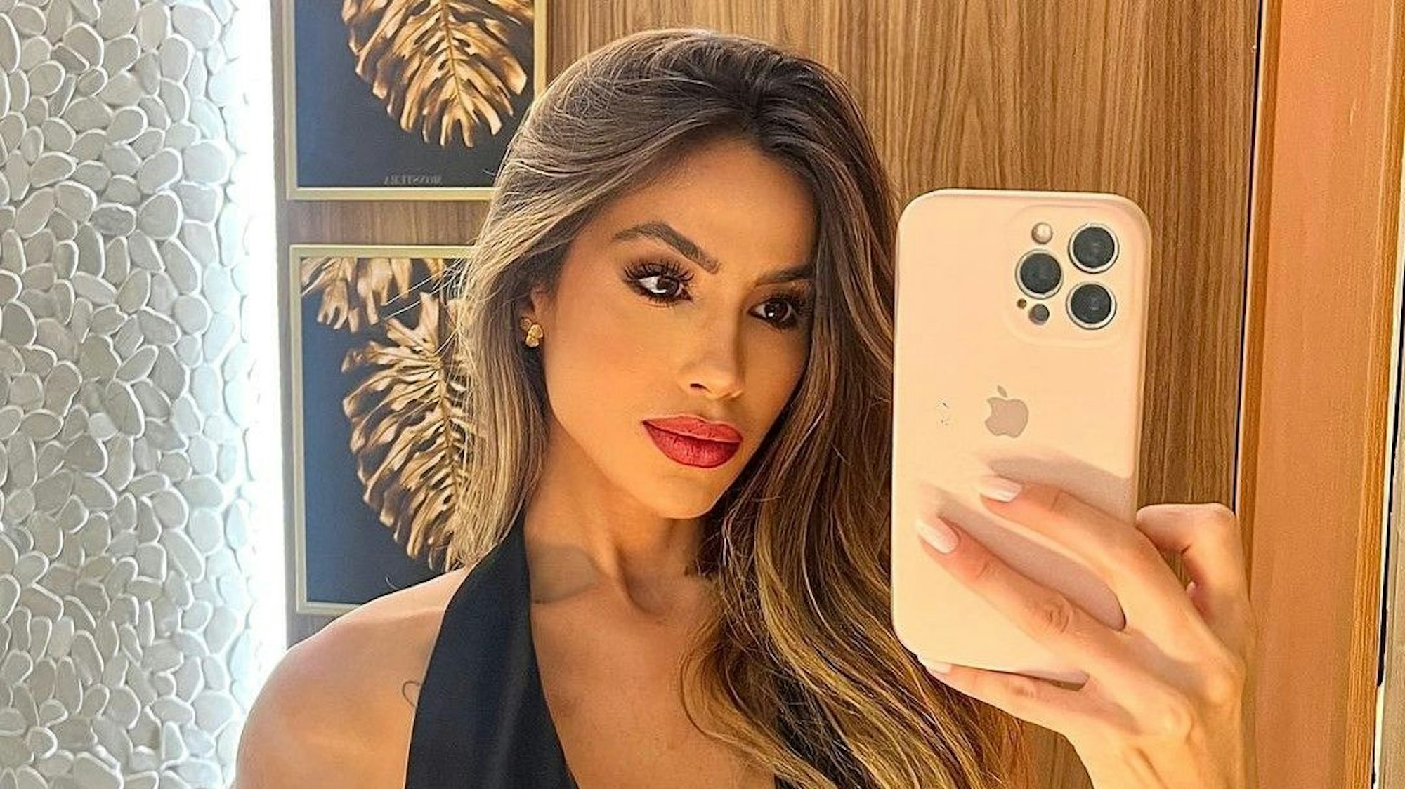 Mariana David, Freundin von BVB-Profi Yan Couto, auf einem am 22. April 2024 veröffentlichten Foto bei Instagram.