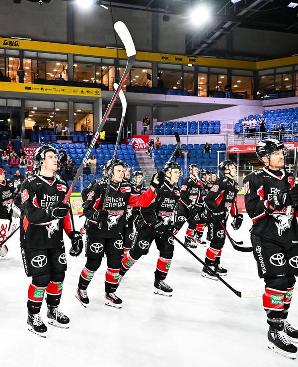 Die Spieler der Kölner Haie am 1. September 2024 bei einem Testspiel.