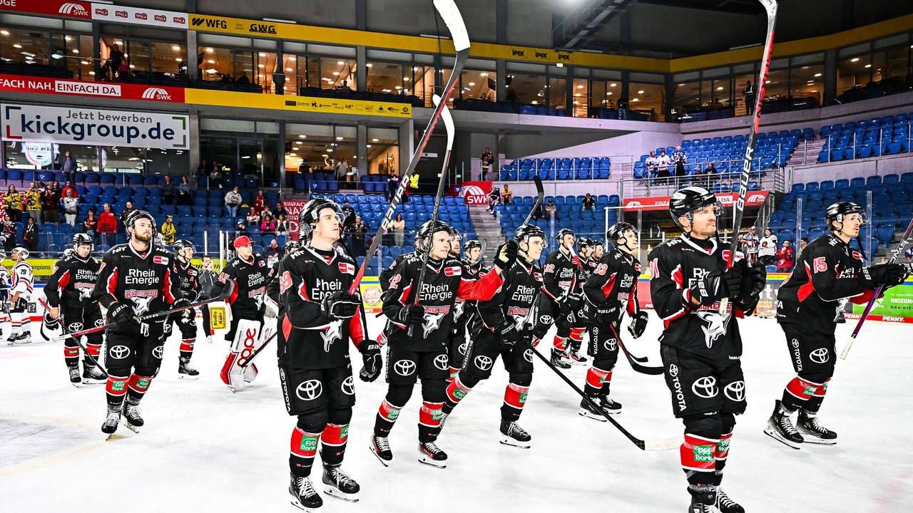 Die Spieler der Kölner Haie am 1. September 2024 bei einem Testspiel.
