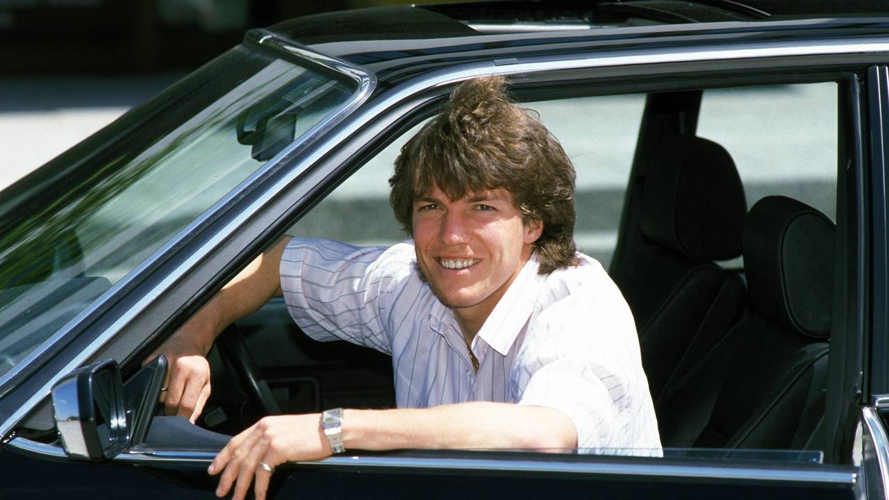 Lothar Matthäus posiert in einem BMW.