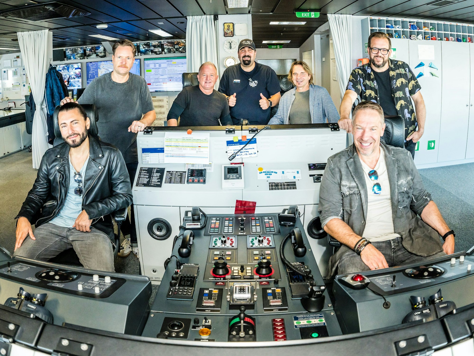 Die Höhner beim Kapitän des Jeckliners.