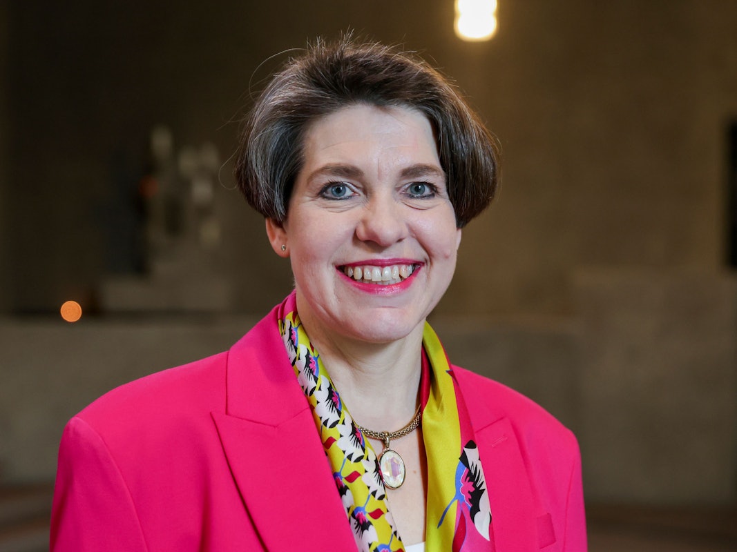 Susana Fabry von der Rheinenergie lächelt in die Kamera.