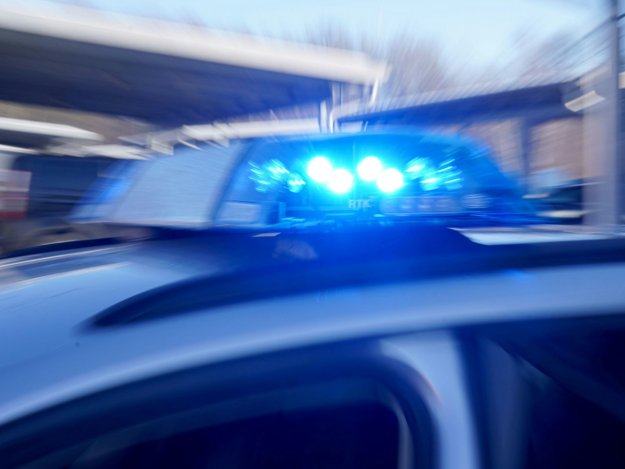 Polizei mit Blaulicht.