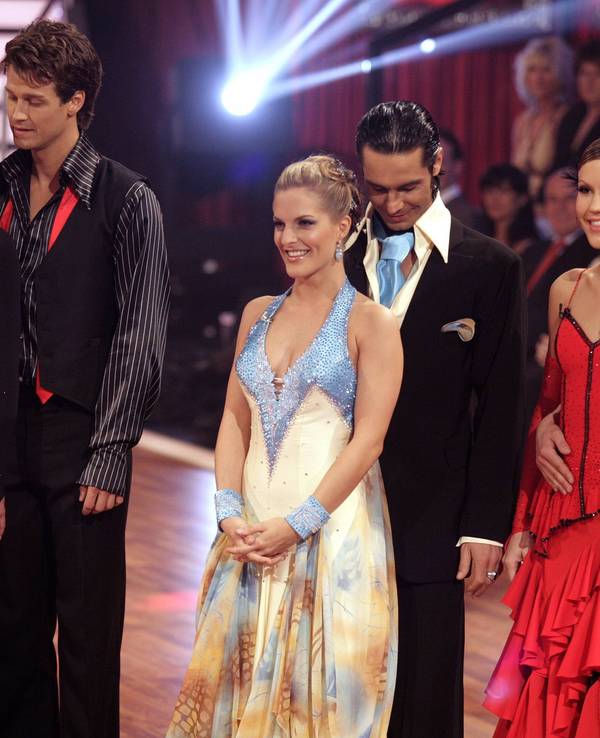 In der ersten Staffel Let's Dance 2006 waren (von links) Isabel Edvardsson, Wayne Carpendale, Sandy Mölling, Roberto Albanese, Wolke Hegenbarth und Oliver Seefeldt mit dabei.