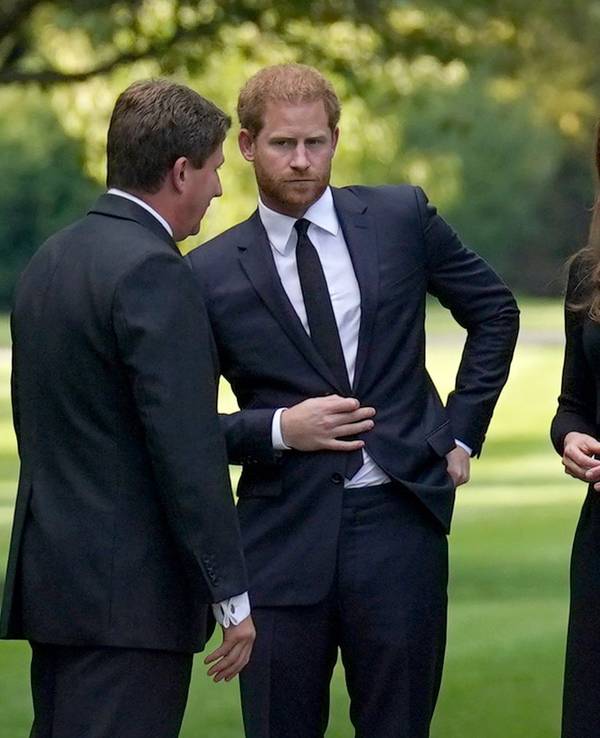 Prinz Harry (2.v.l.), Kate und William (rechts) im September 2022 auf Schloss Windsor bei der Trauerfeier für die verstorbene britische Königin Elizabeth II.