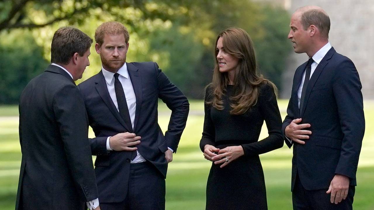 Prinz Harry (2.v.l.), Kate und William (rechts) im September 2022 auf Schloss Windsor bei der Trauerfeier für die verstorbene britische Königin Elizabeth II.