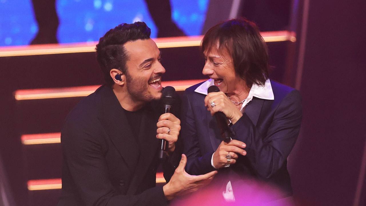 Giovanni Zarrella und Gianna Nannini performen gemeinsam auf der Bühne.