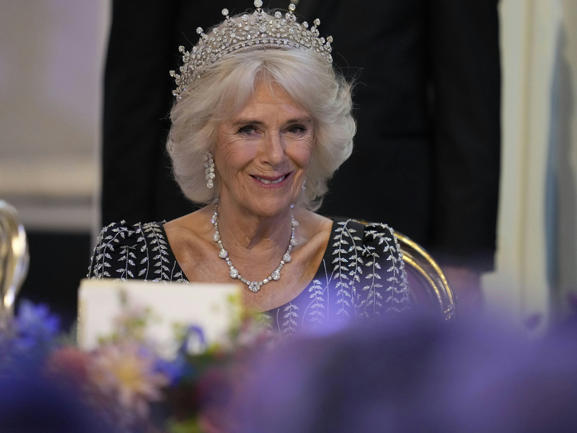 Die britische Königin Camilla nimmt an einem Abendessen im Mansion House teil, um die Arbeit der städtischen Institutionen und der Livery Companies, der alten und modernen Handwerkszünfte der Stadt, zu würdigen. +++ dpa-Bildfunk +++